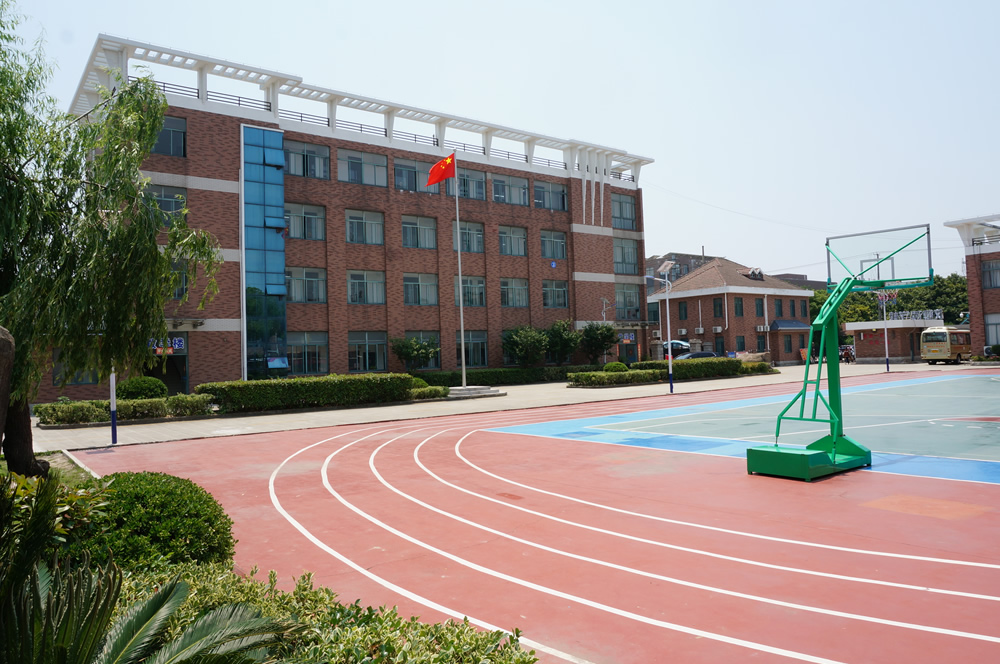 江苏南通鸿文高考复读学校的操场
